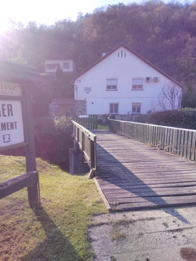 Pereszlenyi Vendeghaz Hotel Visegrad Exterior photo